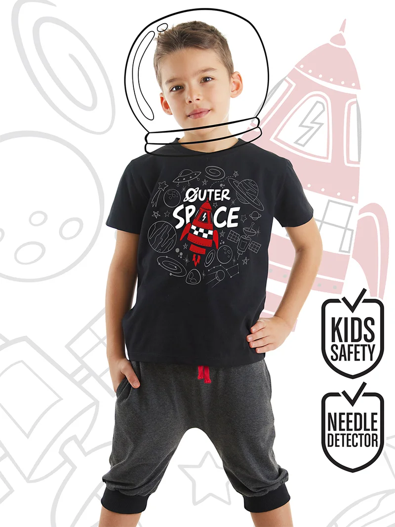 ج&مشب طقم تي شيرت وبنطلون كابري للأولاد بتصميم صاروخ الفضاء